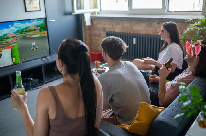 Team beim Mario Kart spielen